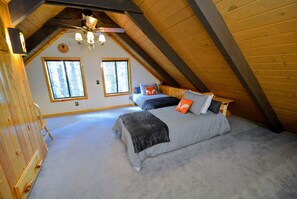 2 bedrooms, desk, WiFi, bed sheets