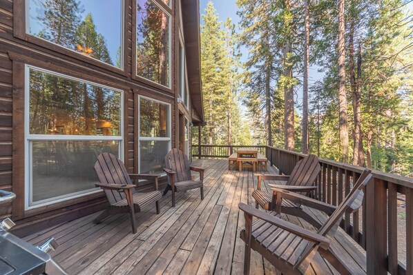 Terrace/patio - LARGE REC ROOM WITH FOOSBALL, BUMPER POOL, POKER TABLE (Dorrington)