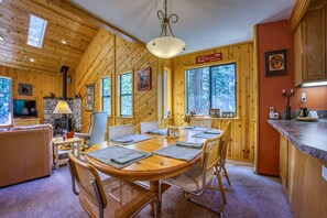 Dining - LOCATED IN DORRINGTON - CLOSE TO BEAR VALLEY SKI RESORT! (Dorrington)