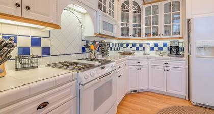 Bear House - Walking Distance to Snowflake Lodge, Pool,Lake and Recreation!