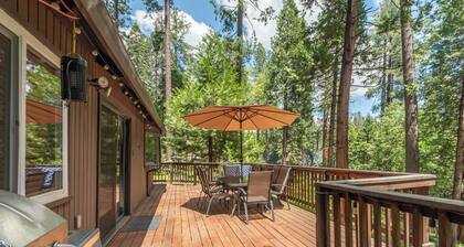 Blue Lake Springs Cabin, Sleeps 10-12 People