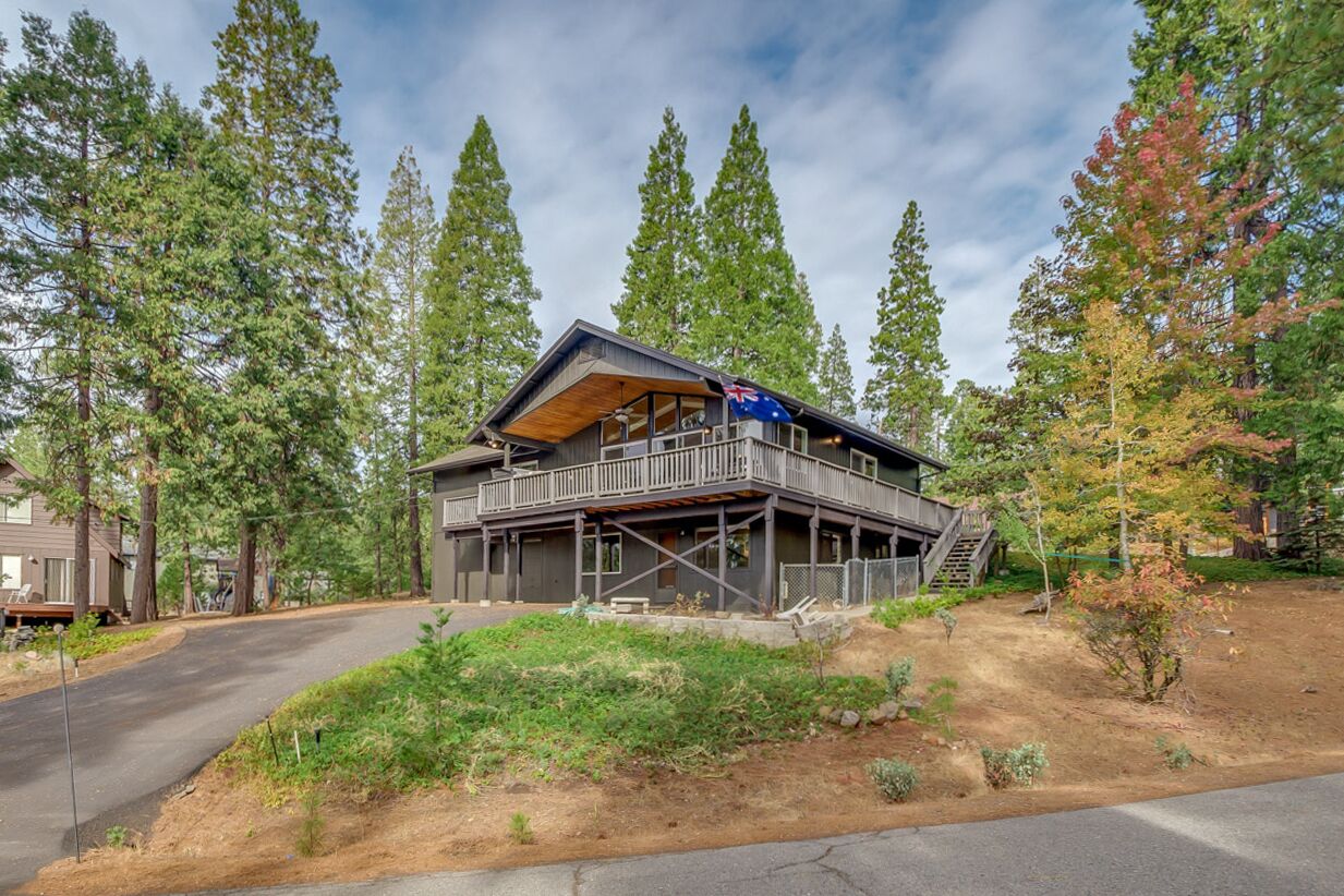 KELLY CABIN - 4 BEDROOM 3 BATH WITH PRIVATE HOT TUB!