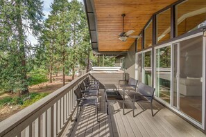 Terrace/patio - KELLY CABIN - 4 BEDROOM 3 BATH WITH PRIVATE HOT TUB! (Arnold)