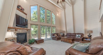 Lazy Bear Lair - Prime Location in Blue Lake Springs with Air Conditioning!