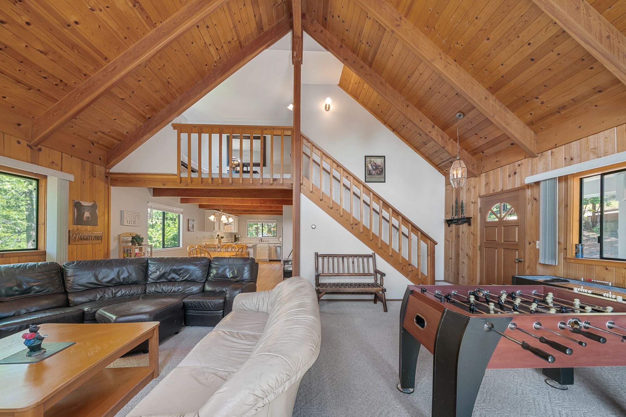 NAUGHTY PINES - PET FRIENDLY CABIN STEPS AWAY FROM HIKING TRAILS