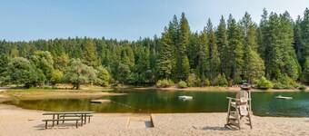 PET FRIENDLY W/HOT TUB + BLUE LAKE SPRINGS REC ACCESS