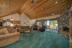 Smart TV - Our Happy Place - Pet Friendly Home with Hot Tub and Yard (Arnold)