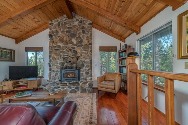 Televisión, reproductor de DVD y estéreo 