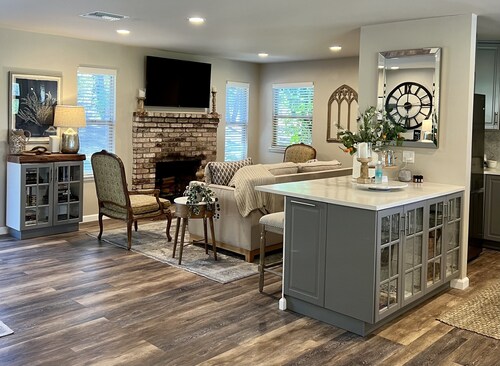 3br home - Panoramic views of vineyards and the Palisades mountain range.