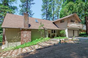 Exterior - Coyote Den - Pet Friendly Home w/ Game Room and Fenced Backyard and Game Room! (Arnold)