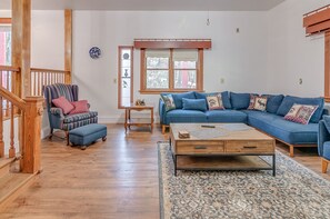 Téléviseur, table de baby-foot