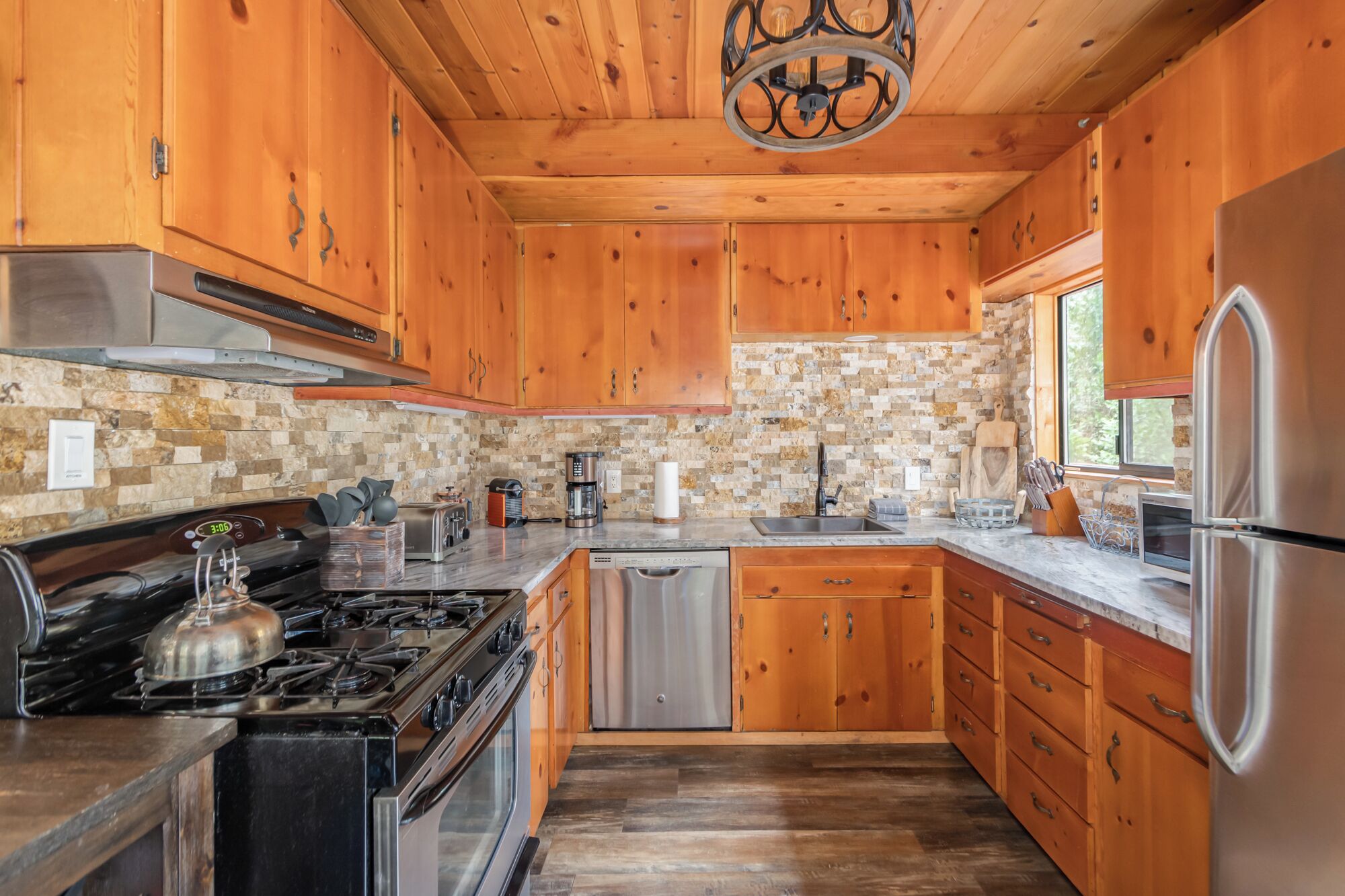 雪櫃、微波爐、焗爐、爐具