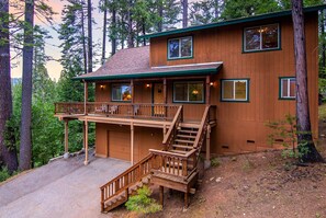 Exterior - Sunset View- ACCESS TO GOLF + SNOWFLAKE LODGE (Arnold)