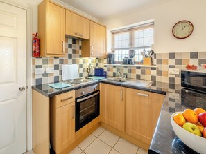 Dishwasher, high chair - Fair Isle Holiday Cottages - Hill Top Cottage (Near Newport)