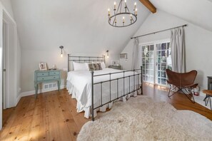 5 makuuhuonetta, työpöytä, Wi-Fi, vuodevaatteet