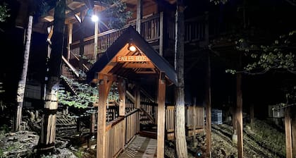 STEPS TO SNOWFLAKE LODGE + LAKE W/AIR CONDITIONING