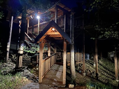 STEPS TO SNOWFLAKE LODGE + LAKE W/AIR CONDITIONING