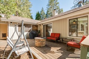 Terrace/patio - OUR SILVER LINING- W/REC ROOM + AC + WHOLE HOUSE GENERATOR (Arnold)