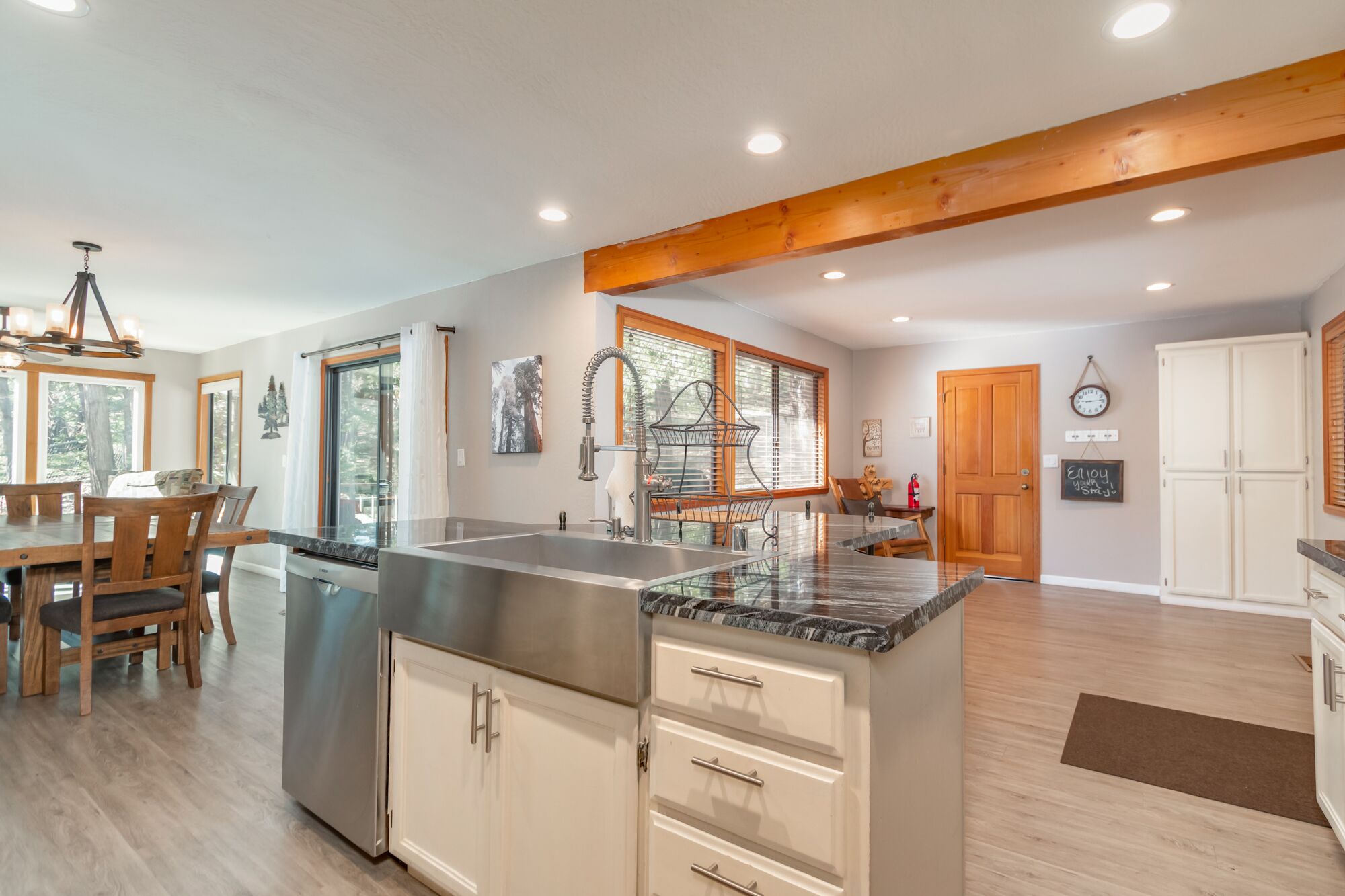 ثلاجة، ميكروويف، فرن، موقد طهي مسطح