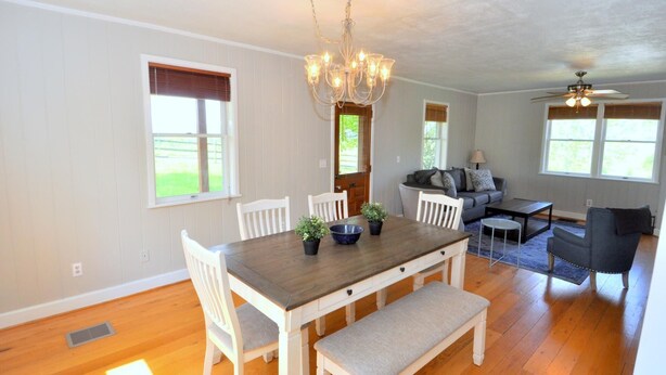 Casa, varias camas (Fairview Farm - Modern Farmhouse) | Cocina privada