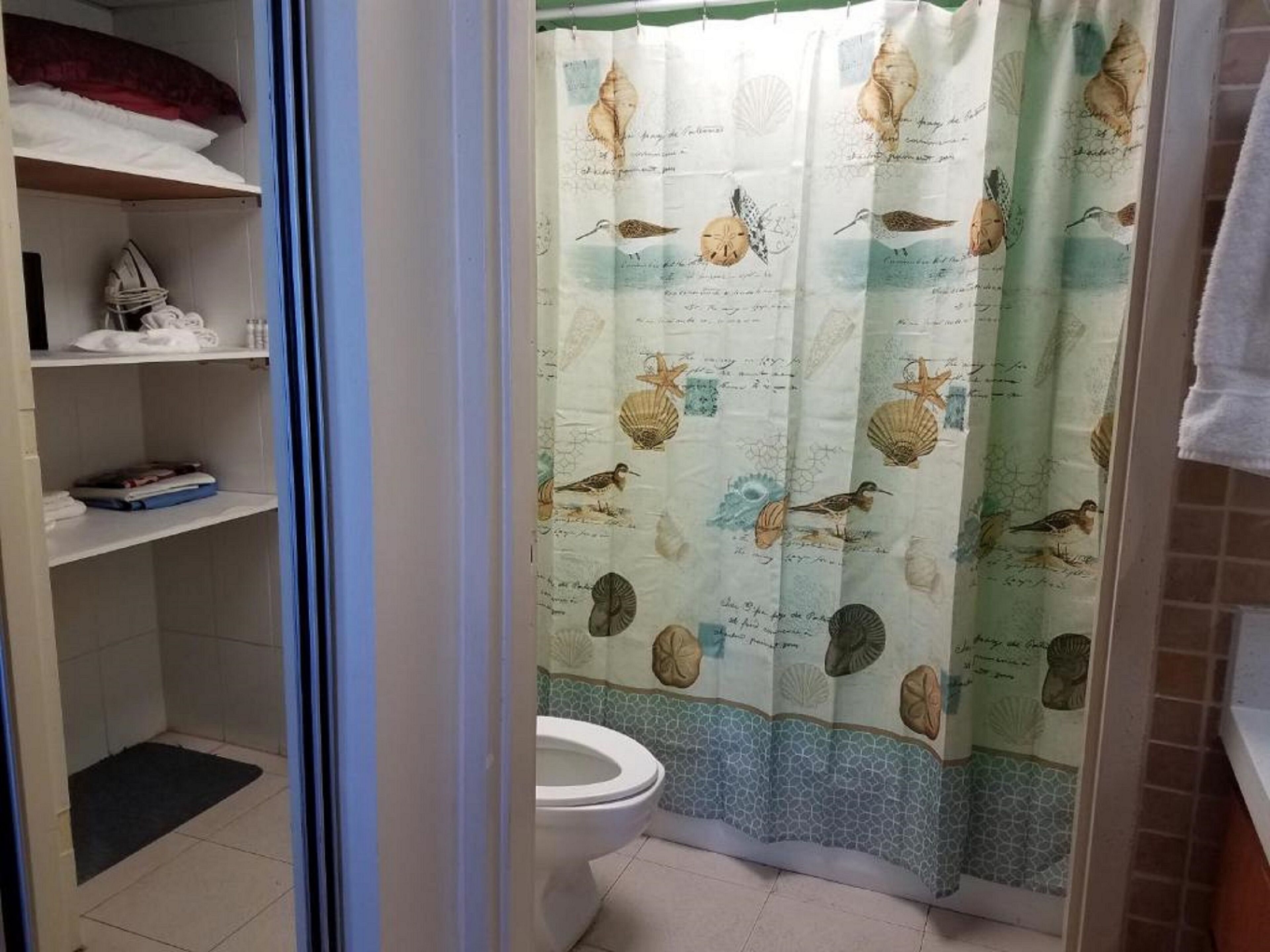 superior studio suite | bathroom | bathtub, free toiletries, hair dryer, towels