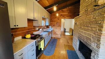 Cabin, Multiple Beds (Riverfront Log Cabin) | Private kitchen | Dishwasher, cookware/dishes/utensils