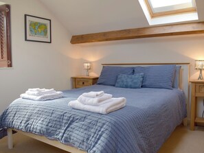 3 bedrooms, free WiFi, bed sheets - Take in the gorgeous views - a rural, relaxing countryside break awaits you. (Cwmdu, Near Llandeilo)