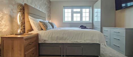 2 عدّة غرف نوم وواي فاي مجانًا وملاءات أسرّة