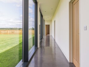 Interior - 4 bedroom accommodation in Ampney Crucis, near Cirencester (Ampney Crucis, near Cirencester)