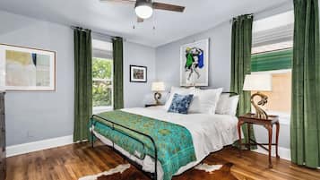 5 bedrooms, desk, iron/ironing board, travel cot