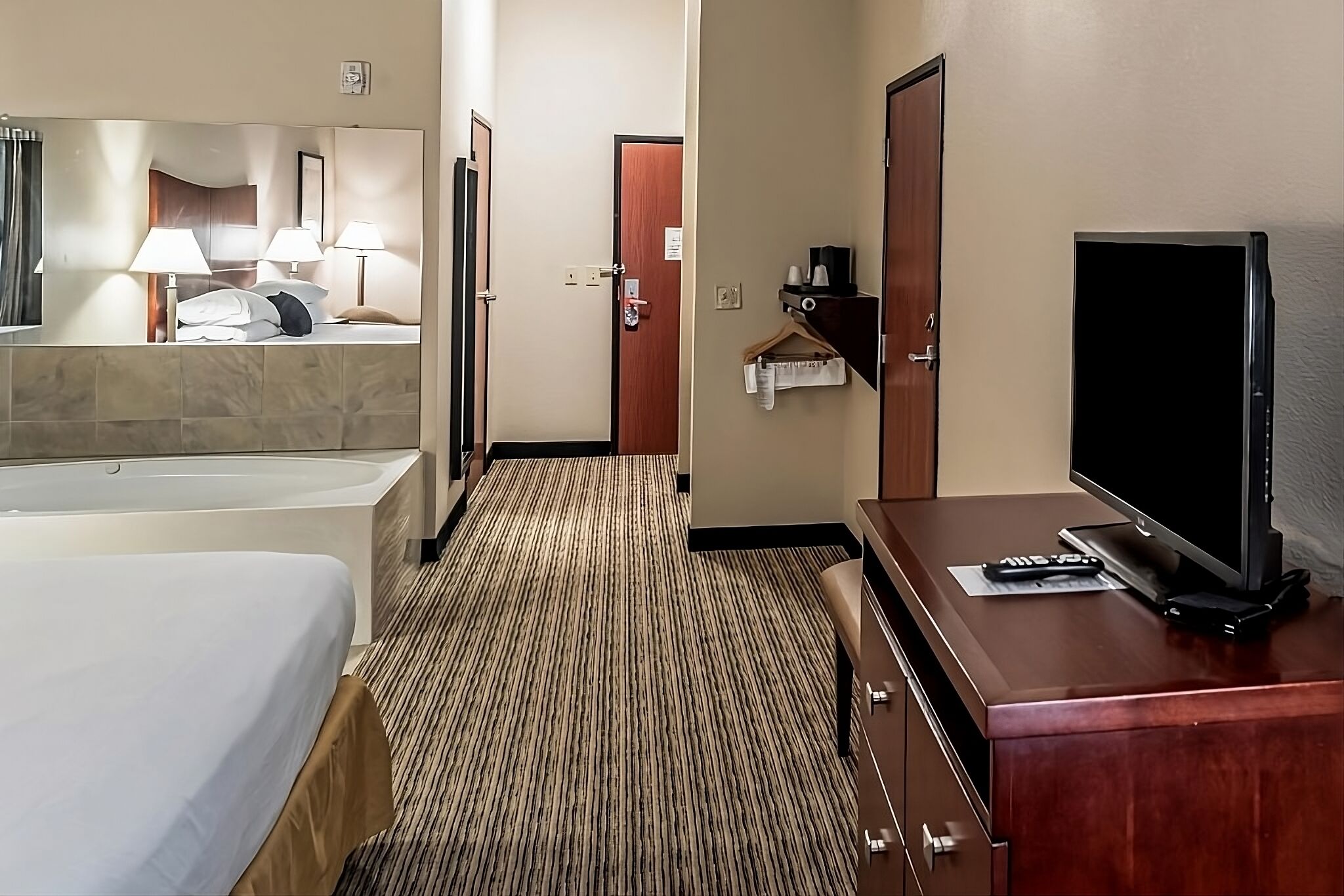 The Ideal Mix of Value, Comfort, and Convenience! Onsite Pool, Free Breakfast