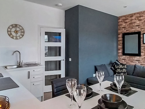 2 bedroom accommodation in Lanark