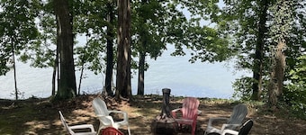 Weiss Lake Rustic Cabin on the water, new flooring!