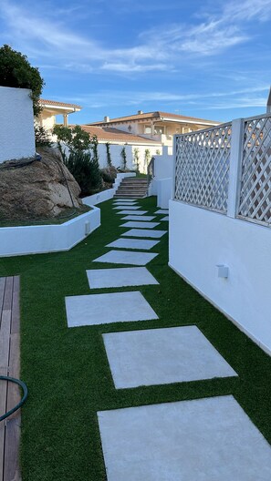 Property grounds - stunning aparment with private pool - 5 min from the beach (Palau)