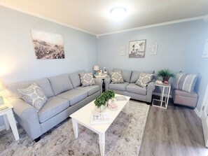 Smart TV, futbolito y libros 