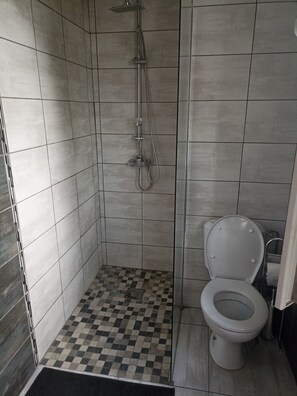 Douche, sèche-cheveux