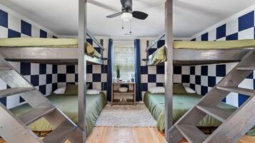 3 bedrooms, iron/ironing board, travel crib, WiFi