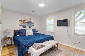 3 bedrooms, iron/ironing board, travel cot, WiFi