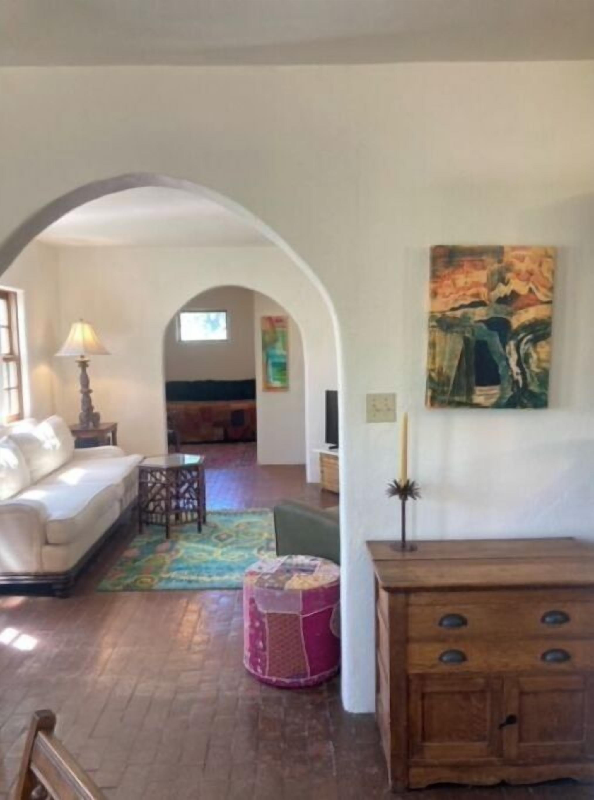 Smart TV, Netflix, books, streaming services