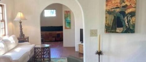 Smart TV, Netflix, books, streaming services