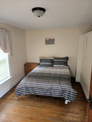 4 bedrooms, bed sheets