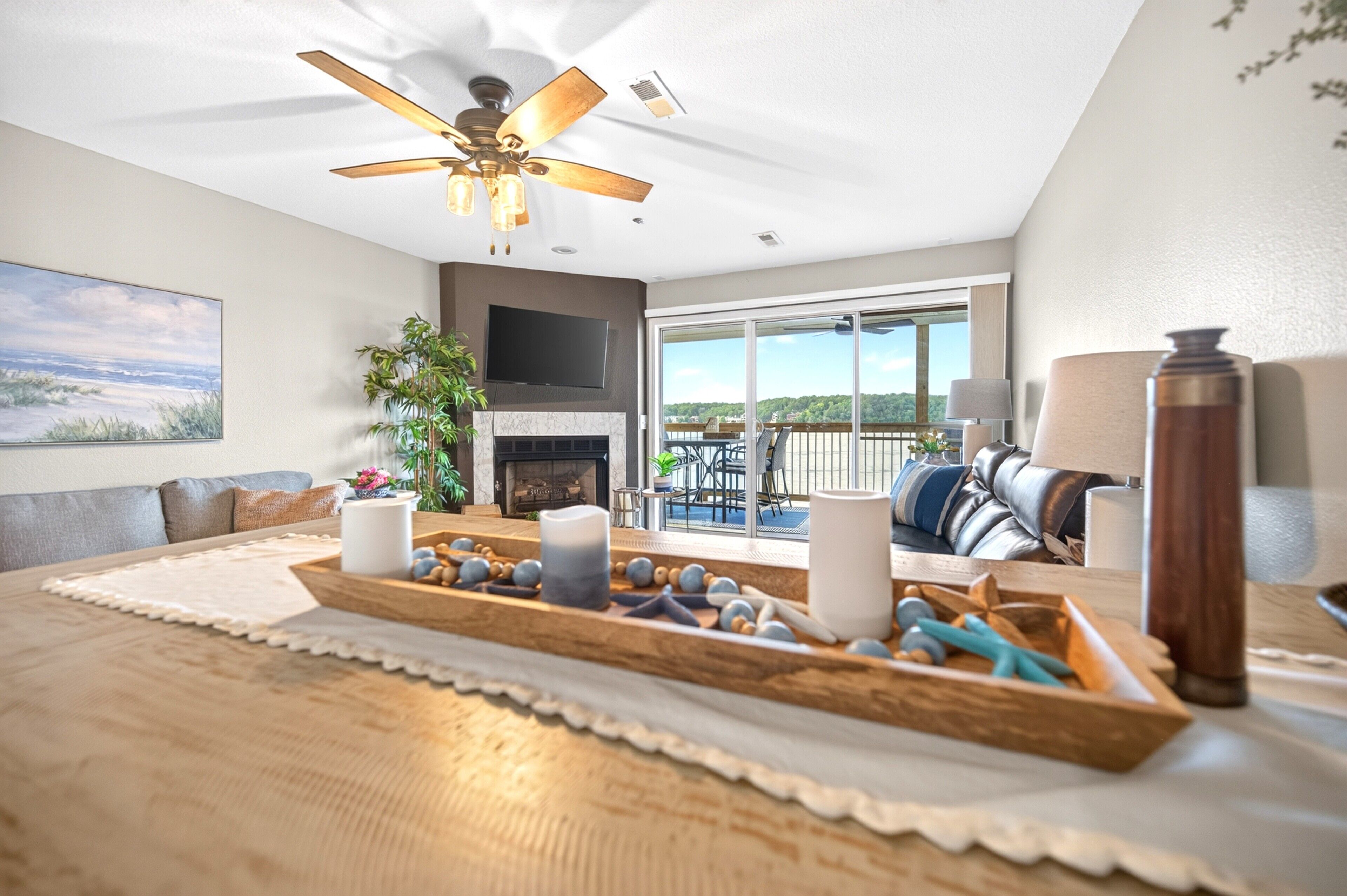 Lg open living room and kitchen with stunning lake views