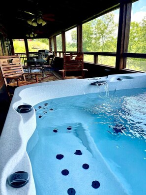 Outdoor spa tub