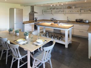 Lava-louças, cadeirão de bebê