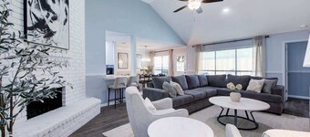 Hot Tub | Sauna | Pets Allowed | Sleeps 10