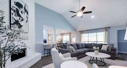 Hot Tub | Sauna | Pets Allowed | Sleeps 10