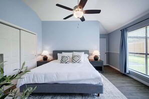 4 chambres, fer et planche à repasser, lit parapluie, Wi-Fi gratuit