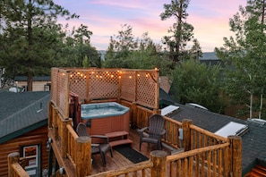 Outdoor spa tub - Roof top hot tub, Village and Marina walk. Billiards, darts, fireplace, hot tub. (Big Bear Lake)