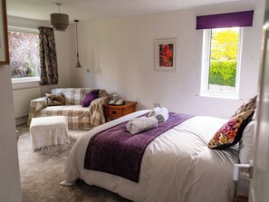 5 bedrooms, free WiFi, bed sheets