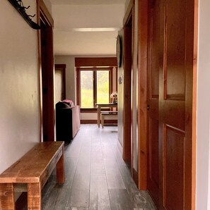 Smart TV, fireplace - Slopeside, SKI-IN, Near Snowflake Lift, Walk to Town! (Breckenridge)